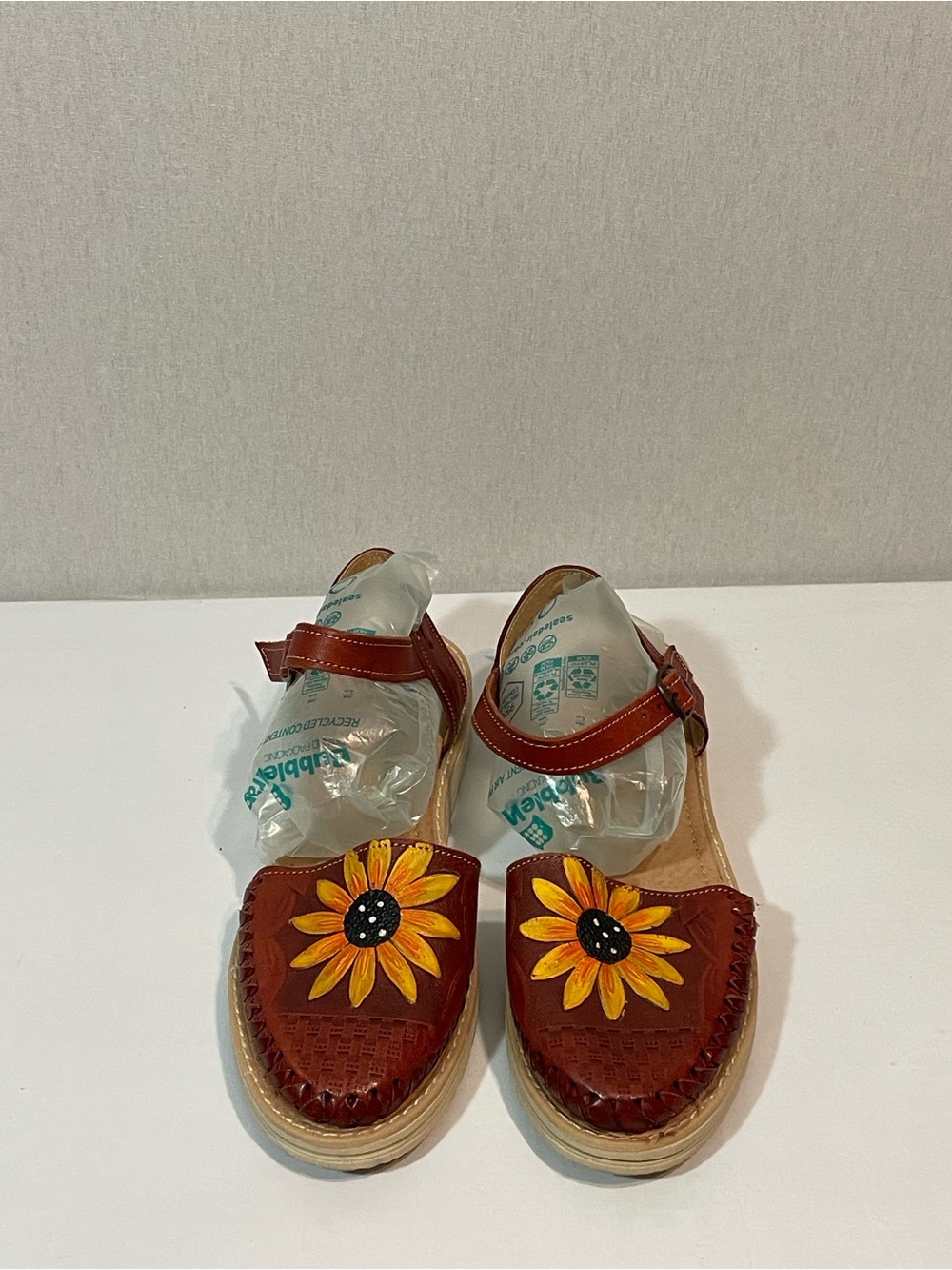 Mesquite, Woman’s Brown Sunflower Leather sandals Shoes. Size 10